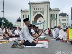 Salat Idul Adha di Masjid Raya Al-Mashun Medan Dipenuhi Warga