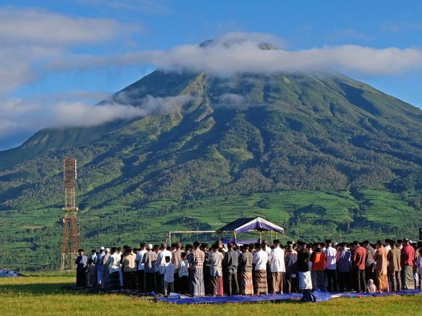 Melihat Lagi Pelaksanaan Salat Iduladha dengan View Keren