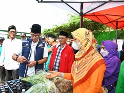 Beri Bantuan ke Pelaku UMKM di Jaktim, Sandiaga Didoakan Jadi Presiden