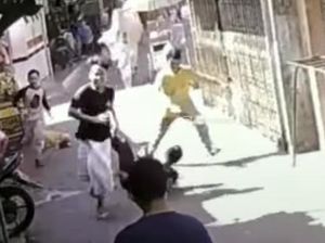 Warga Berlarian hingga Terjatuh Dikejar Sapi Kurban Mengamuk