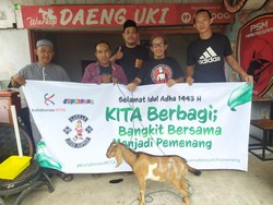 Suporter PSM Makassar Laskar Ayam Jantan Ikut Berkurban 1 Ekor Kambing