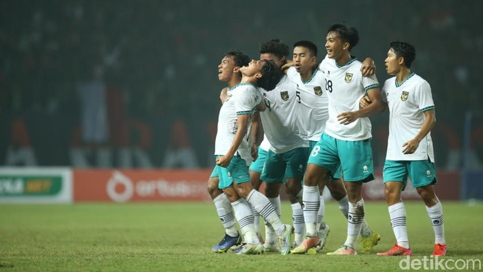 Timnas Indonesia saat menghadapi Myanmar di Piala AFF U-19 2022 di Stadion Patriot Candrabhaga, Bekasi, Minggu 10 Juli 2022.