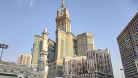 Foto Megahnya Zamzam Tower Abraj Al Bait, Konon Menara Jam Tertinggi Sejagat