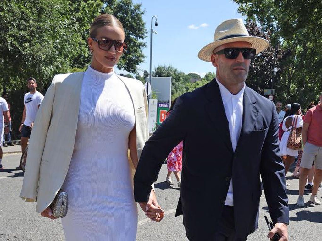 Foto Jason Statham dan Rosie Huntington-Whiteley, 12 Tahun Mesra Tanpa Nikah Foto Jason Statham dan Rosie Huntington-Whiteley, 12 Tahun Mesra Tanpa Nikah