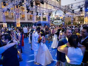 Momen 500 Pengantin Baru Dansa Bareng di New York, Meriah!