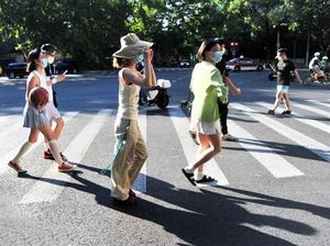 Panasnya! Shanghai Catat Rekor Suhu Terpanas 40,9 Derajat Celcius