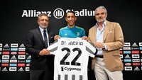 Kemudian di musim panas 2022 ketika kontrak Di Maria dengan PSG habis, Barca coba mendekatinya. Di usianya yang sudah 34 tahun, Barca menilai Di Maria sudah uzur dan Juve akhirnya merekrutnya (Juventus FC via Getty Images/Daniele Badolato)