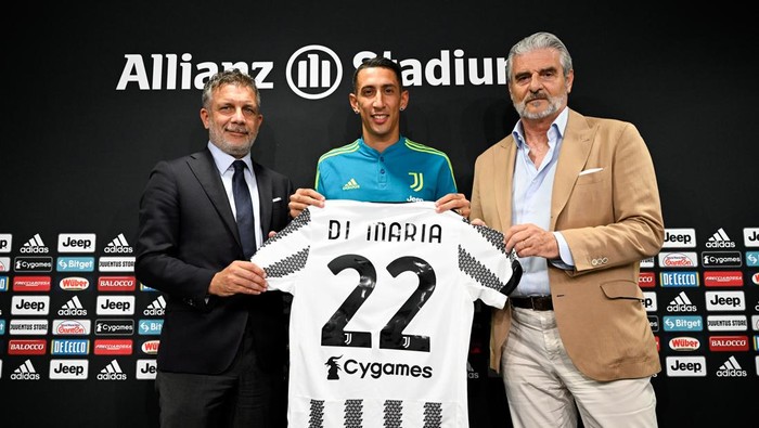 TURIN, ITALY - JULY 11: Angel Di Maria , Federico Cherubini and Maurizio Arrivabene during a Press Conference at Allianz Stadium on July 11, 2022 in Turin, Italy. (Photo by Daniele Badolato - Juventus FC/Juventus FC via Getty Images)