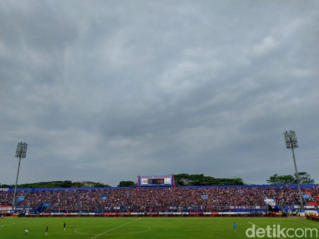 Potret Aremania Dukung Singo Edan Agar Lolos ke Final Piala Presiden