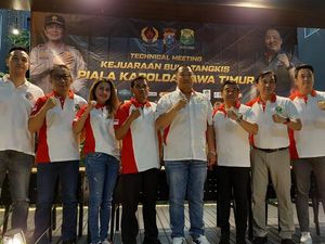 1.300 Pebulu Tangkis Akan Memperebutkan Piala Kapolda Jatim 1.300 Pebulu Tangkis Akan Memperebutkan Piala Kapolda Jatim
