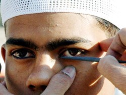 Bercelak, Sunnah Rasulullah SAW yang Ternyata Baik untuk Mata