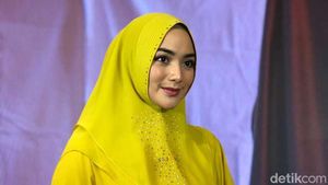 8 Foto Gaya Anggun Citra Kirana Pakai Hijab Syari