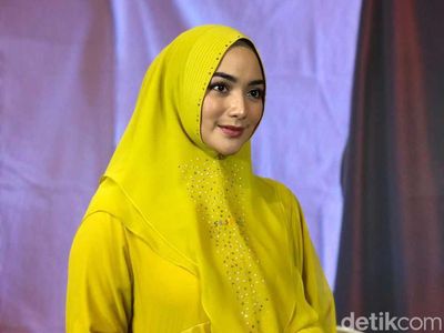 8 Foto Gaya Anggun Citra Kirana Pakai Hijab Syari