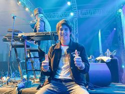 Alasan Anak Andra Digandeng The Lucky Laki di Konser Dewa 19