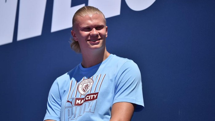 MANCHESTER, ENGLAND - JULY 10: Erling Haaland of Manchester City gduring the Manchester City Summer Signing Presentation Event at Etihad Stadium on July 10, 2022 in Manchester, England. (Photo by Manchester City FC/Manchester City FC via Getty Images)