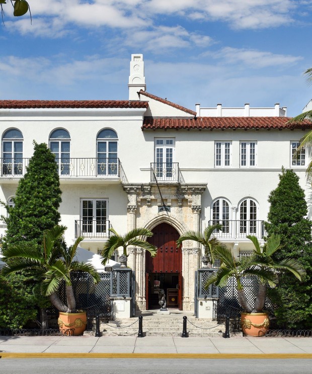 Mansion milik Gianni Versace yang sekarang jadi hotel/