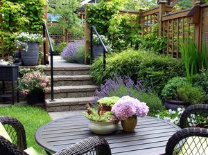 5 Cara Menghias Halaman Rumah Agar Tampak Indah & Hidup