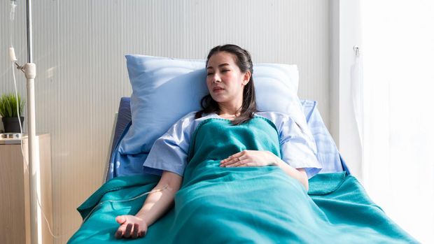 Ilustrasi wanita dirawat di rumah sakit atau BPJS Kesehatan