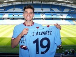 Tekad Alvarez Teruskan Jejak Tevez dan Aguero di Manchester City