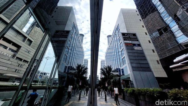 Foto-foto Jakarta Terkini Saat Polusi Udara DKI Masih Zona Merah