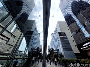 Foto-foto Jakarta Terkini Saat Polusi Udara DKI Masih Zona Merah