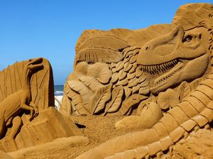 Keren! Mengunjungi Festival Patung Pasir Dinosaurus di Belgia