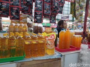 Minyakita Belum Ada di Kota Malang, Pedagang Masih Jual Migor Curah Botol