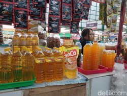 Minyakita Belum Ada di Kota Malang, Pedagang Masih Jual Migor Curah Botol