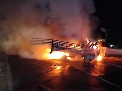 Mobil Terbakar di Subang Bawa Rombongan Suporter Timnas Indonesia