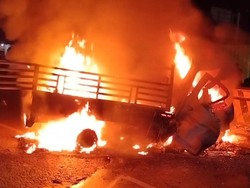 Rentetan Fakta Mobil Pikap Terbakar di Subang