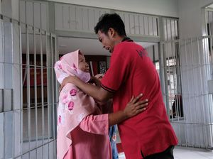 2 Tahun Terpisah Gegara Pandemi, Begini Momen Rindu di Lapas Pontianak 2 Tahun Terpisah Gegara Pandemi, Begini Momen Rindu di Lapas Pontianak
