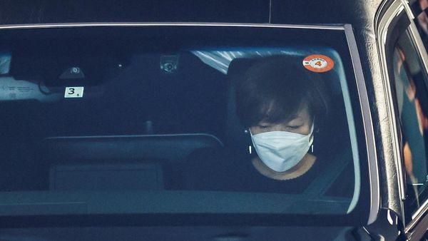 Momen Istri Shinzo Abe Antar Jenazah Sang Suami ke Pusara Terakhir