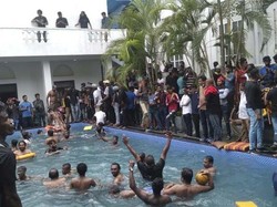 Kelakuan Demonstran Selama Menduduki Istana Presiden Sri Lanka
