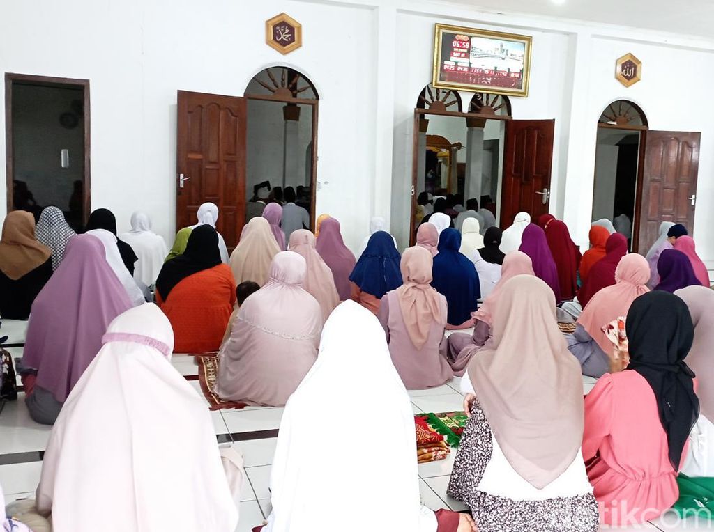 Jemaah Aboge Purbalingga Laksanakan Salat Idul Adha Hari Ini Jemaah Aboge Purbalingga Laksanakan Salat Idul Adha Hari Ini