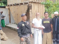 Jaga Kerukunan, Umat Muslim Angantiga Ngejot ke Warga-Tokoh Hindu