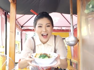 Sarwendah Jualan Mie Gerobak Ci Wen, Harganya Rp 30 Ribuan!