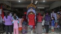 Tahun Ajaran Baru, Orang Tua di Jogja Berburu Seragam Sekolah Anak