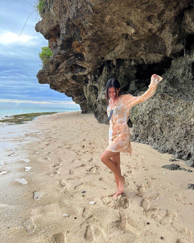 Shenina Cinnamon https://www.instagram.com/shenacinnamon/