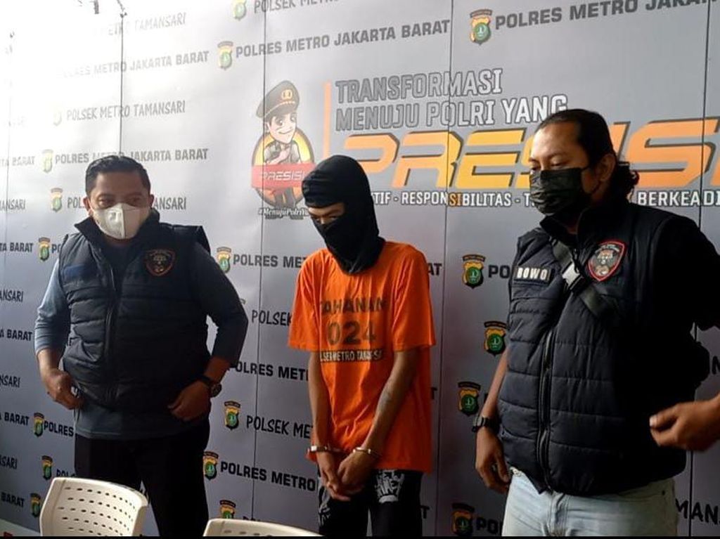 Grab Suspend Akun Driver yang Curi Duit Penumpang Tertinggal di Mobil Grab Suspend Akun Driver yang Curi Duit Penumpang Tertinggal di Mobil