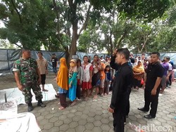 Warga Antre Berjam-jam demi Daging Kurban di Masjid Agung Jawa Tengah
