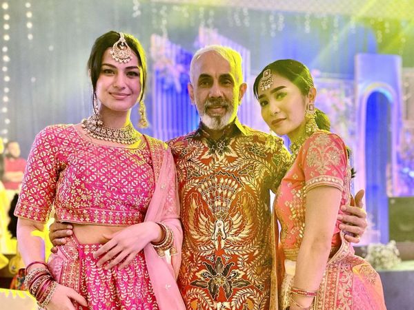 8 Foto Kareena Kaur, Anak Sambung Bunga Zainal, Cantik Bak Artis Bollywood