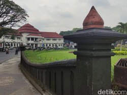 Dewan Desak Pembongkaran Pagar Alun-alun Tugu Malang Ditunda Tahun Depan