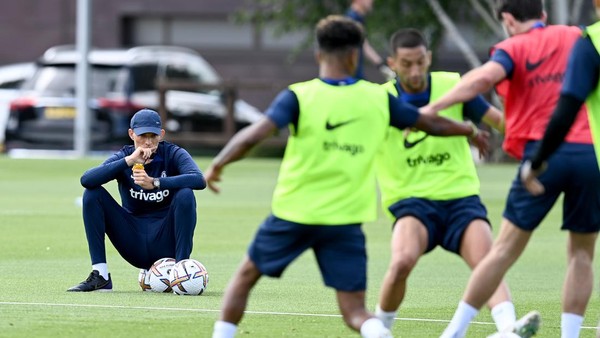thomas tuchel chelsea pramusim pramusim chelsea COBHAM, ENGLAND - JULY 04: Thomas Tuchel of Chelsea watches a training session at Chelsea Training Ground on July 4, 2022 in Cobham, England. (Photo by Darren Walsh/Chelsea FC via Getty Images)