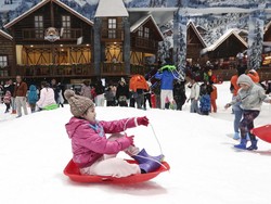Libur Sekolah Makin Seru dengan Main Salju di Trans Snow World Bekasi