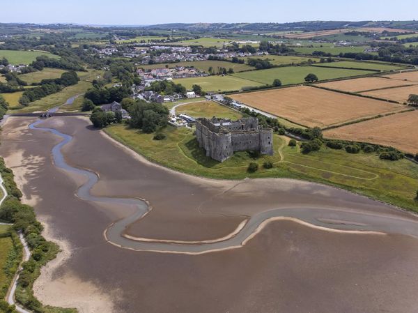 Tembus 30 Derajat Celcius, Sungai di Wales Mengering