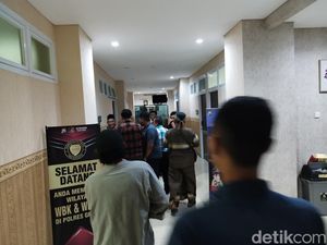 2 Tersangka Pria Nikahi Domba Ditahan Setelah Diperiksa Hampir 8 Jam, 2 Tersangka Pria Nikahi Domba Ditahan Setelah Diperiksa Hampir 8 Jam,