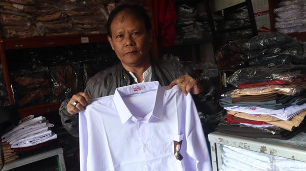 Geliat Penjualan Seragam Sekolah di Kosambi Bandung