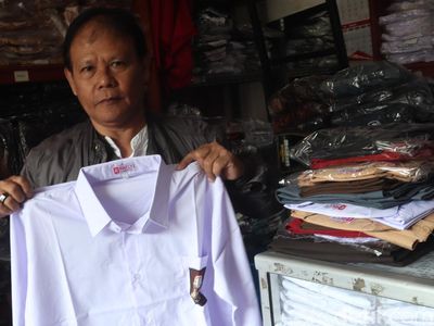 Geliat Penjualan Seragam Sekolah di Kosambi Bandung
