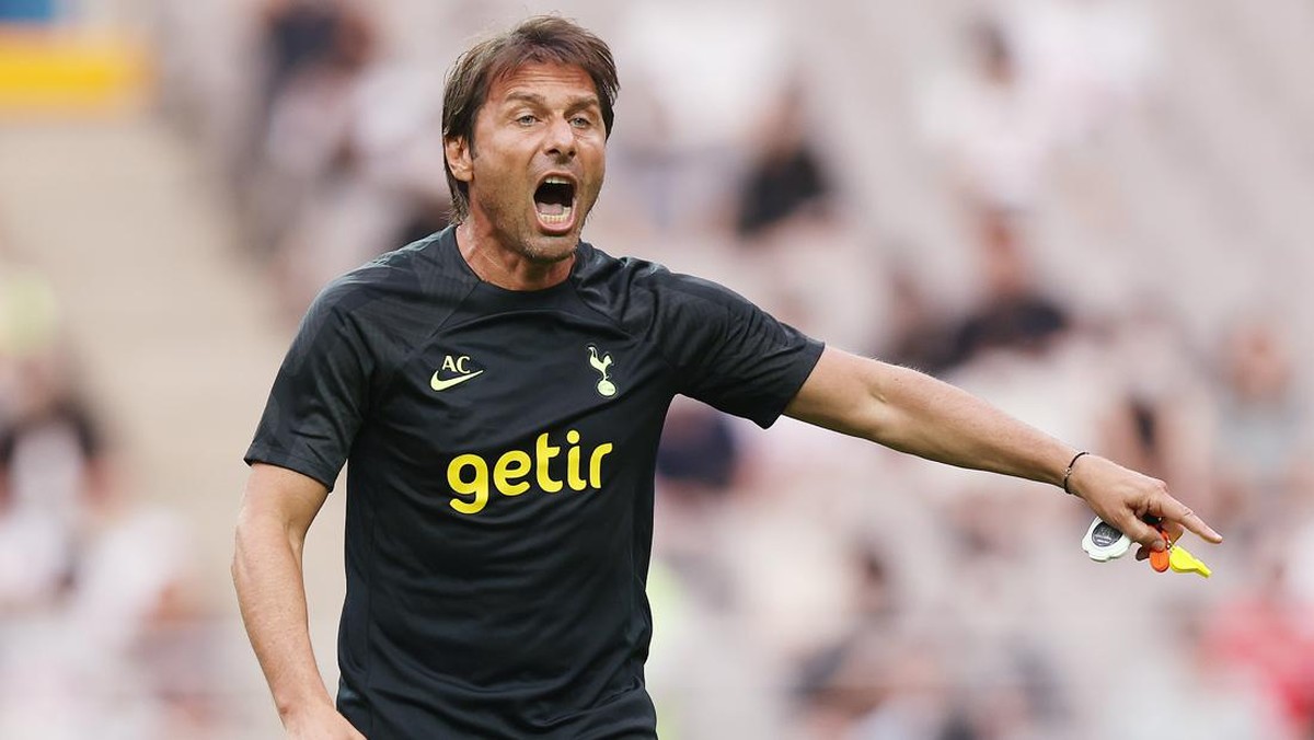 Gaya Antonio Conte memimpin latihan pramusim Tottenham Hotspur di Seoul, Korea Selatan. (Foto: Tottenham Hotspur FC/Tottenham Hotspur FC via Getty Images)