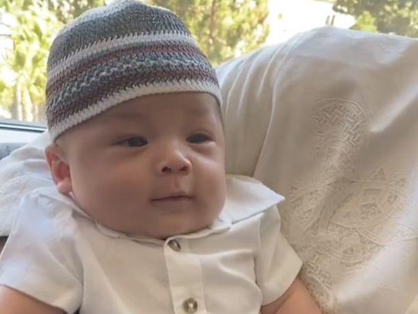 6 Gaya Baby Izz, Anak Nikita Willy saat Idul Adha di Amerika, Bikin Gemas
